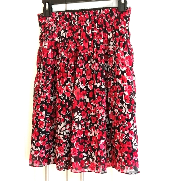 White House Black Market Dresses & Skirts - White House Black Market Women's Black Floral Print Skirt, Sz XXS